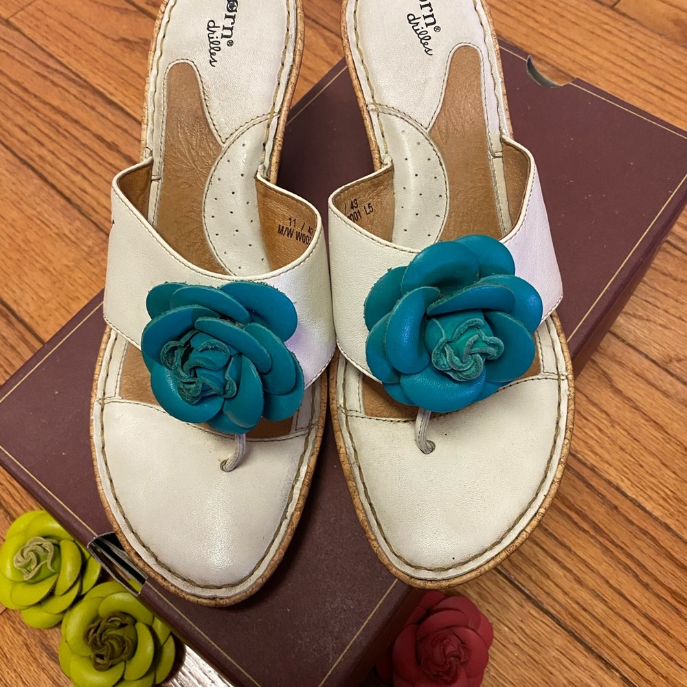 Born Drilles Wedge Sandals with changeable flowers - Picture 4 of 8